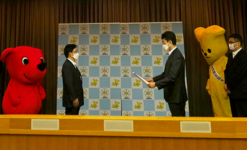 ちば環境再生推進委員会より感謝状を贈呈された際の様子